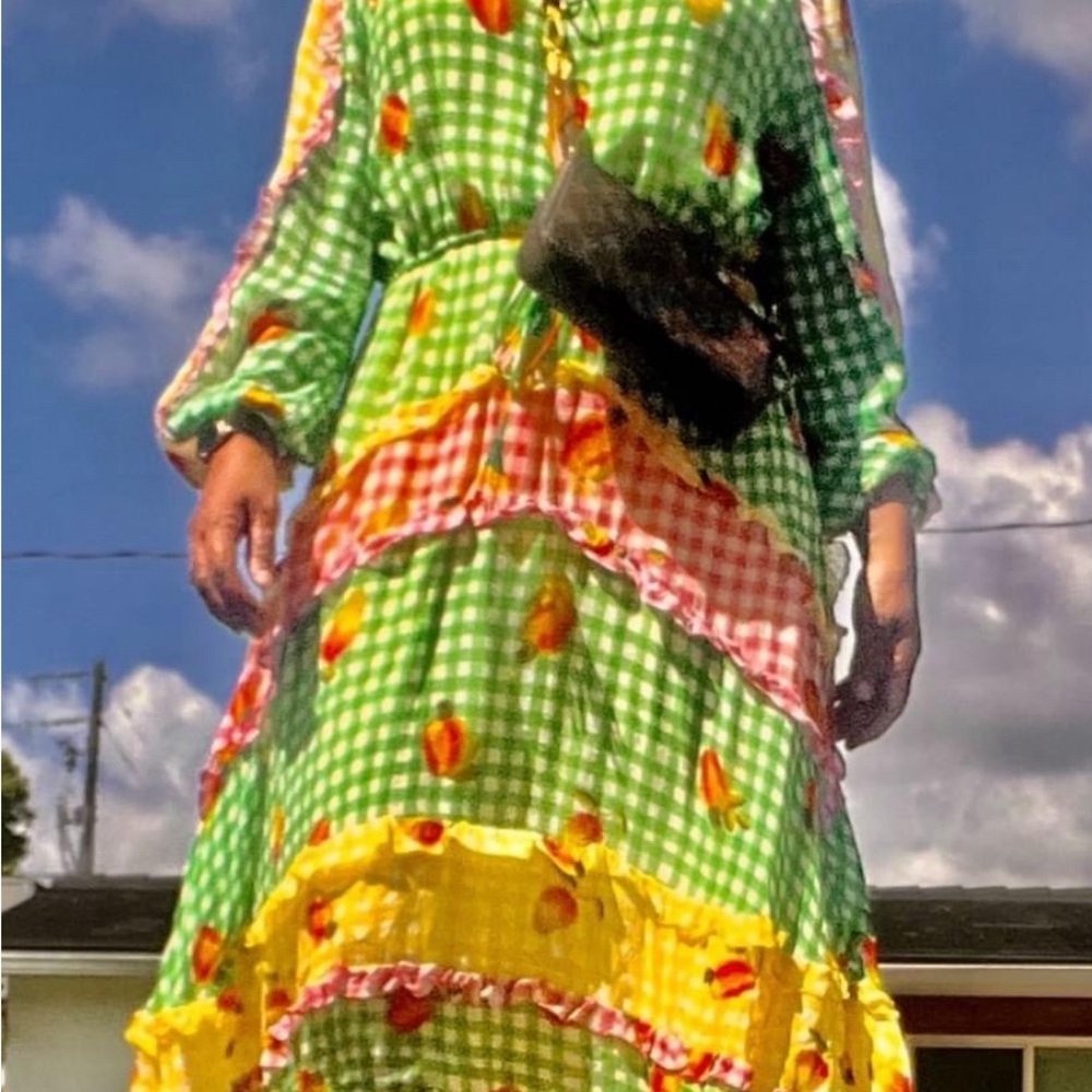 Elegant dress used only once, it is in perfect condition